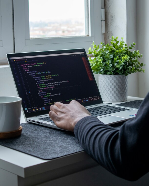 Équipe comptabilité de Dr House Immo au travail